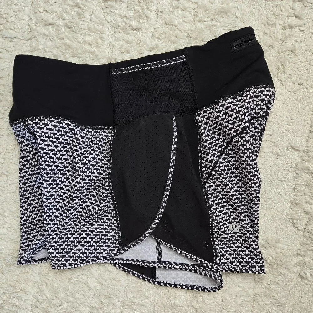 Lululemon Real Quick Short Size 4 in Monochromic Black - Picture 3 of 9